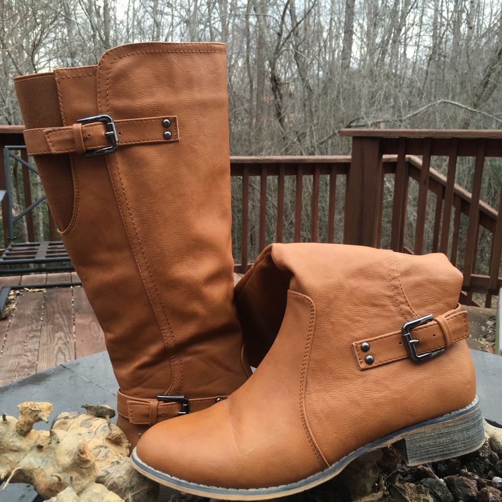 Nature Breeze ladies low heel size 9 boots.